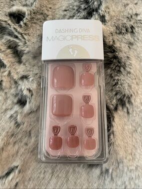 Dashing Diva MagicPress Nude Pink Press-On Toenails